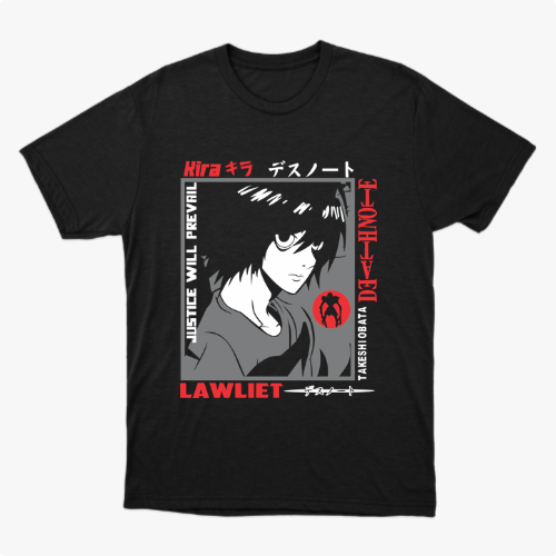 Camiseta com estampa frontal de personagem de anime em estilo gráfico, cercado por textos verticais e horizontais em inglês e japonês, com destaque para o nome "Lawliet".