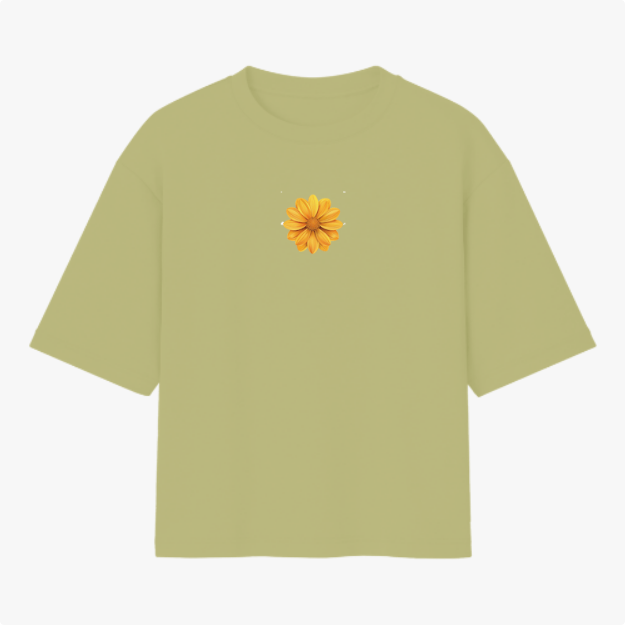 Camiseta com estampa frontal de uma flor amarela detalhada, com pétalas bem definidas e sobreposição harmoniosa, formando um design centralizado.