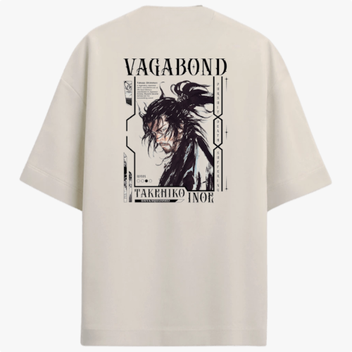 Camiseta com estampa frontal de número estilizado e estampa traseira de arte detalhada de personagem fictício com cabelo longo e texto decorativo.