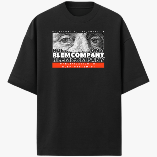 Camiseta com estampa frontal de olhos estilizados, coordenadas e texto "RLEMCOMPANY" repetido, além de "SPECIFICATION ID: RLEM-SYSTEM-01" em destaque.