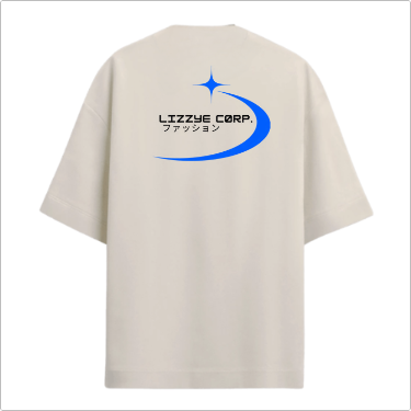 Camiseta com estampa frontal de texto estilizado ao lado de um símbolo estrelado e estampa traseira de logo similar ampliado com gráfico curvo dinâmico.