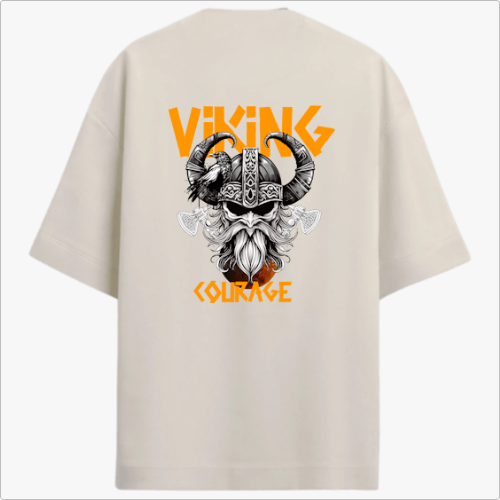 Camiseta com estampa frontal de pequena figura abstrata e estampa traseira de ilustração de guerreiro viking com capacete ornamentado e inscrição "Viking Courage".