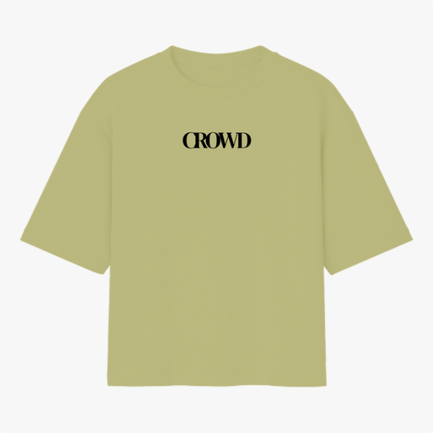 Camiseta com estampa frontal de palavra "CROWD" em fonte estilizada, centralizada na parte superior.