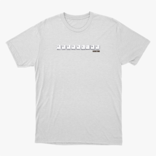 Camiseta com estampa frontal de letras em estilo de teclas de computador formando a palavra "DESONLINE", acompanhadas pela frase "ESTEJA OFFLINE".