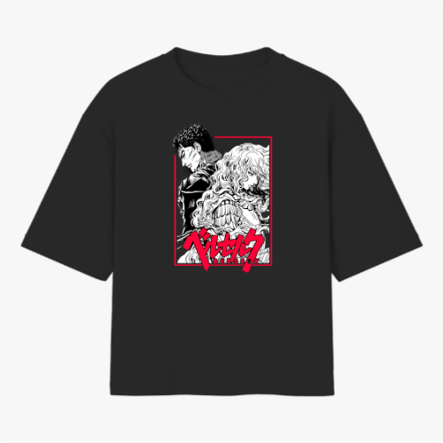 Camiseta com estampa frontal de dois personagens em estilo mangá, destacando-se em um enquadramento retangular com elementos artísticos de linhas e detalhes realçados.