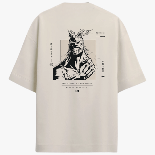 Camiseta com estampa frontal de um emblema listrado com asas e rosto e estampa traseira de personagem musculoso com traços de mangá e texto em japonês.