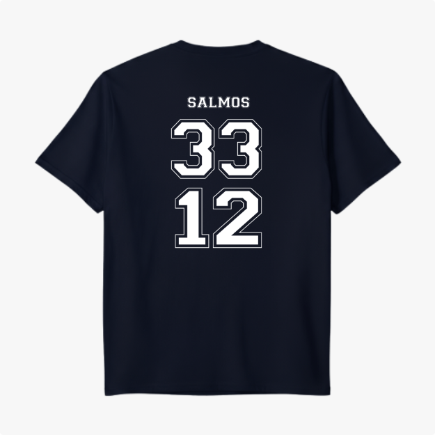 Camiseta com estampa frontal de texto "Feliz a nação cujo Deus é o Senhor" acima de um símbolo nacional e estampa traseira de "Salmos 33 12".