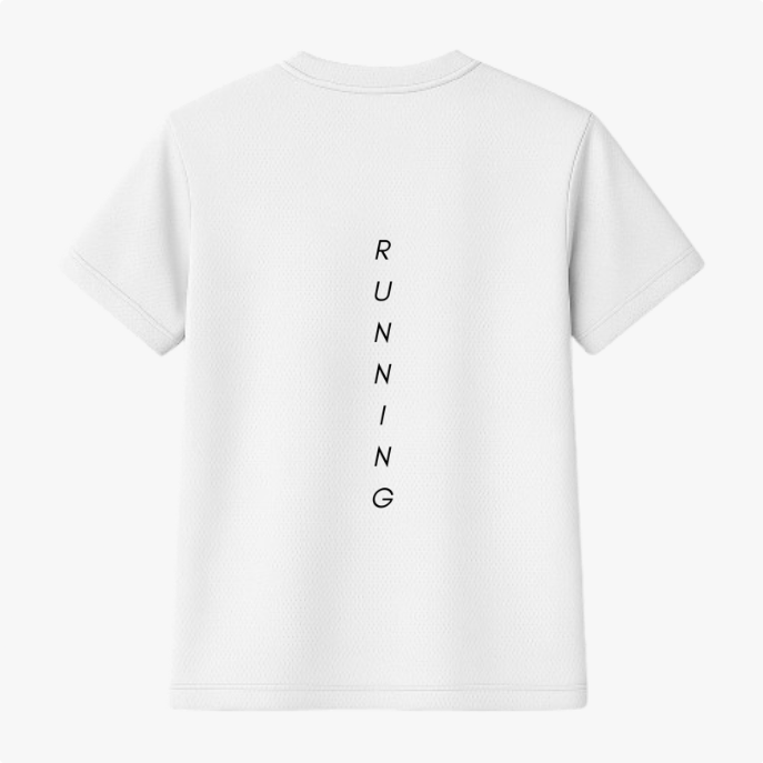 Camiseta com estampa frontal de símbolo gráfico minimalista no lado esquerdo do peito e estampa traseira de texto vertical "RUNNING" centralizado.