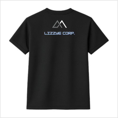 Camiseta com estampa frontal de estrela, logotipo circular com montanha e lua, texto "Lizzye Corp", e estampa traseira de texto com símbolo triangular.
