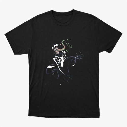 Camiseta com estampa frontal de uma criatura em pose agressiva com língua estendida, contrastando figuras claras e escuras em linhas dinâmicas.