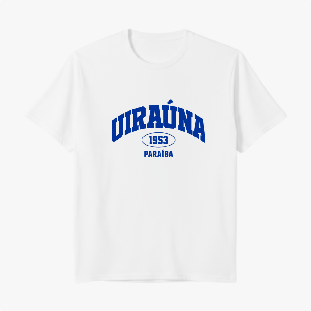 Camiseta com estampa frontal de "UIRAÚNA 1953 PARAÍBA" em fonte destacada, formando um arco acima de um número centralizado dentro de um oval.