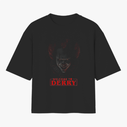 Camiseta com estampa frontal de rosto sombrio de palhaço em meio à escuridão com a frase "Welcome to Derry" em letras destacadas.