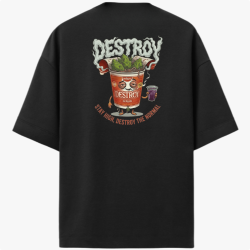 Camiseta com estampa frontal de texto estilizado "DESTROY" e estampa traseira de copo antropomórfico com verduras, textos e bebida ao lado.