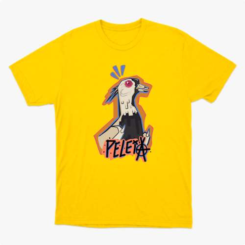 Camiseta com estampa frontal de uma ilustração estilizada de galo com olhos vermelhos e traços gráficos ousados, acompanhada da palavra "PELEJA".