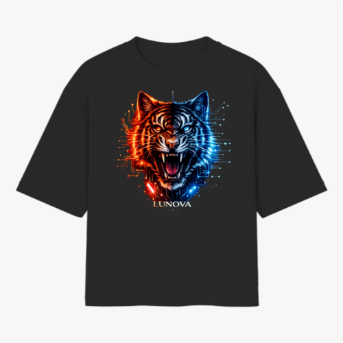 Camiseta com estampa frontal de um tigre em meio rugido, metade em estilo de circuitos eletrônicos laranja e metade azul, com o texto "LUNOVA" abaixo.