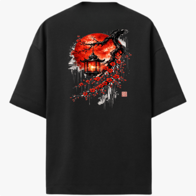 Camiseta com estampa frontal de texto "LUNOVA" com símbolo acima e estampa traseira de lanterna japonesa sob árvore de cerejeira com lua vermelha ao fundo.