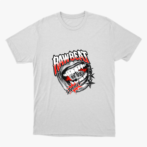 Camiseta com estampa frontal de boca escancarada mostrando a língua com as letras "RB" e estrelas pontiagudas ao lado da palavra "Rawbeat" em destaque.