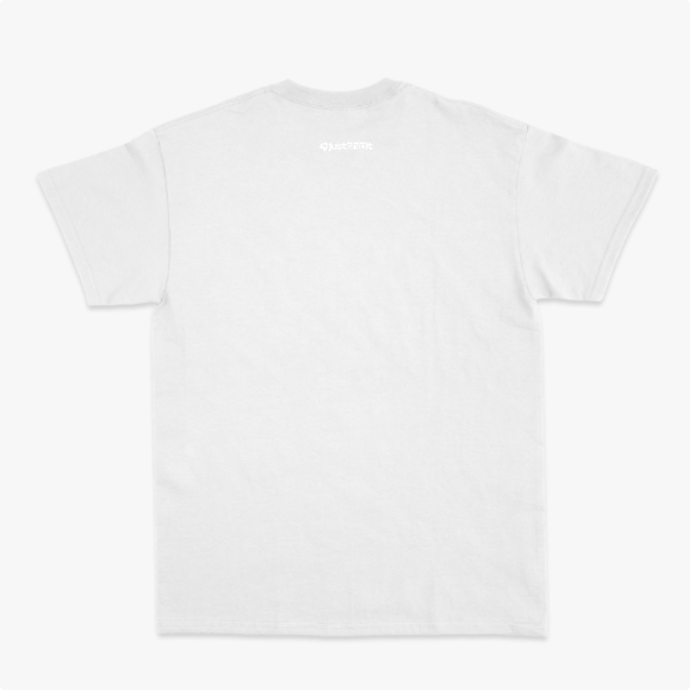 Camiseta com estampa frontal de texto "WE CREATE FUTURE" em fonte clara e estampa traseira com pequeno logotipo estilizado no topo central.