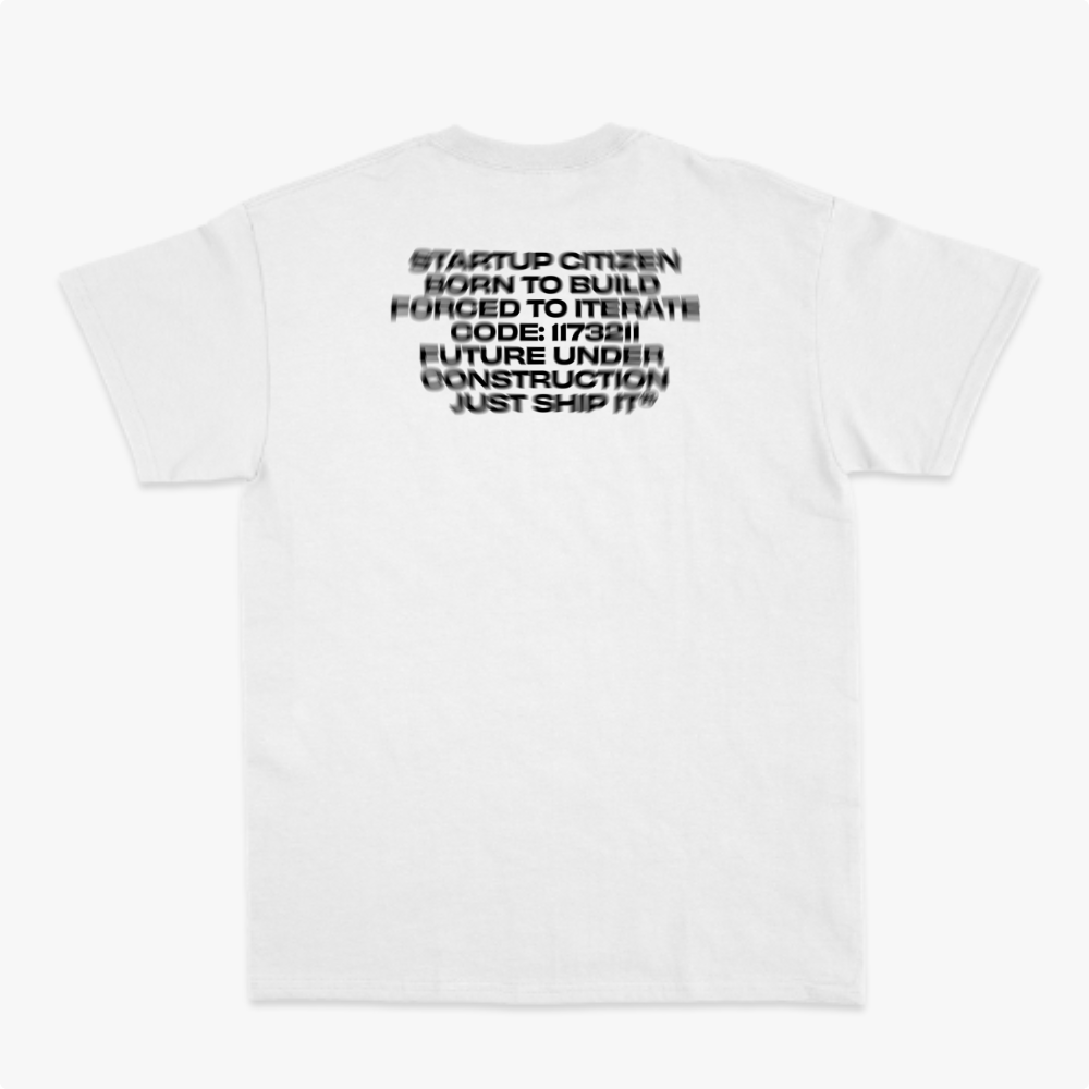 Camiseta com estampa frontal de texto "Just Ship It®" e estampa traseira de múltiplas linhas com frases como "Startup Citizen" e "Future Under Construction".