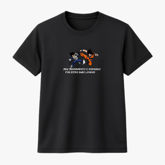 Camiseta com estampa frontal de dois personagens em poses dinâmicas e texto "meu treinamento é inspirado por estas duas lendas" centralizado.