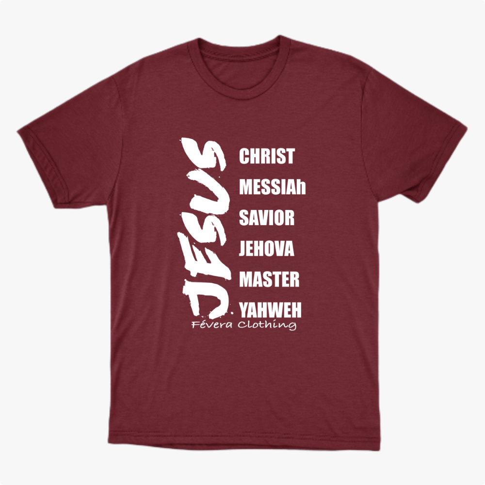 Camiseta com estampa frontal de palavras em lista incluindo "JESUS" em destaque vertical, seguidas por termos como "CHRIST", "MESSIAh" e "SAVIOR".