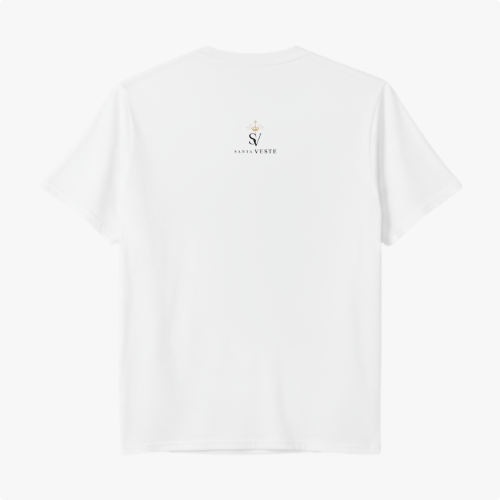 Camiseta com estampa frontal de "católica, apostólica romana e filha de Maria" e estampa traseira de logotipo com cruz e as palavras "Santa Veste".