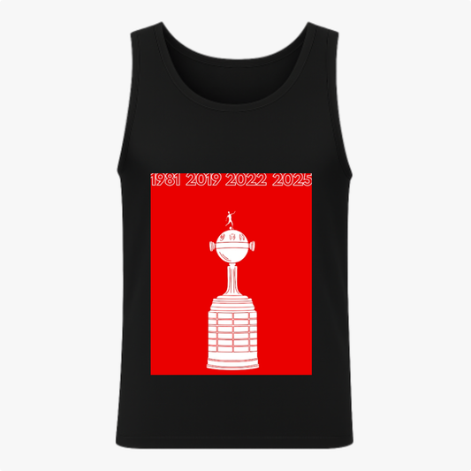 Regata com estampa frontal de um troféu estilizado sob fundo vermelho, com os anos 1981, 2019, 2022 e 2025 destacados na parte superior.