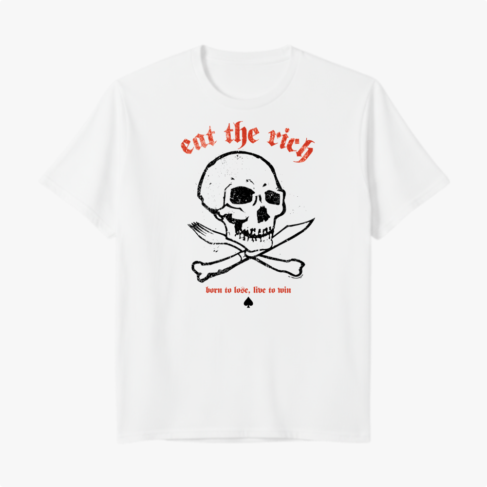Camiseta com estampa frontal de caveira com garfo e faca cruzados, texto em estilo gótico "eat the rich" e "born to lose, live to win", com símbolo de espadas.