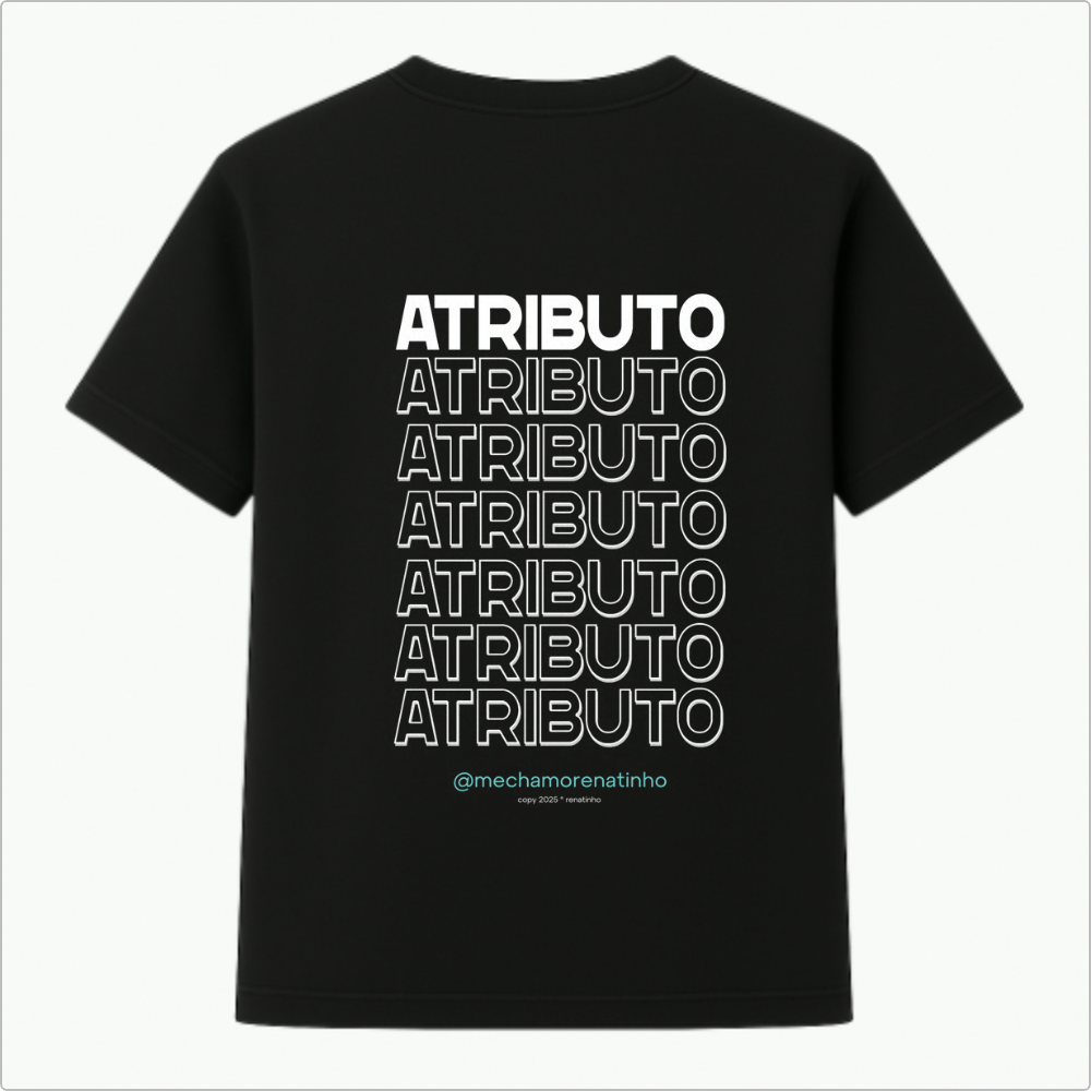 Camiseta com estampa frontal de "ATRIBUTO" em estilo minimalista e estampa traseira repetitiva de "ATRIBUTO" com detalhe de perfil embaixo.