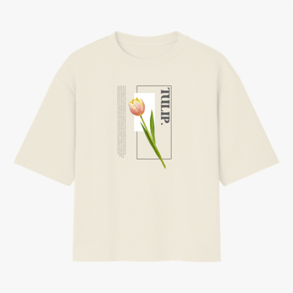 Camiseta com estampa frontal de uma tulipa em destaque, acompanhada pela palavra "TULIP" em letras maiúsculas e elementos geométricos complementares.