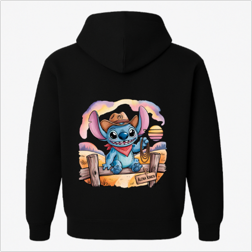 Moletom com estampa frontal de emblema vegetal simplificado e estampa traseira de criatura azul em trajes de cowboy em cenário de fazenda ao pôr do sol.