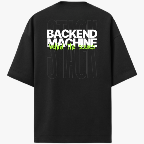 Camiseta com estampa frontal de "STACK" em letras grandes e estampa traseira de "BACKEND MACHINE behind the scenes" sobreposta em fundo com "STACK".