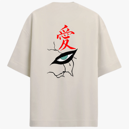 Camiseta com estampa frontal de personagem com expressão confiante e cabelo espetado e estampa traseira de olho dramático cercado por rachaduras com símbolo.