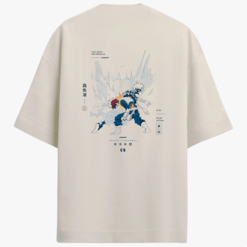 Camiseta com estampa frontal de chama e gelo entrelaçados e estampa traseira de personagem em ação com fundo dinâmico, texto e símbolos decorativos.