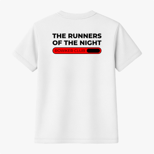 Camiseta com estampa frontal de "The Runners of the Night" em pequeno destaque e estampa traseira grandes letras de "The Runners of the Night" e "Rowker Club".