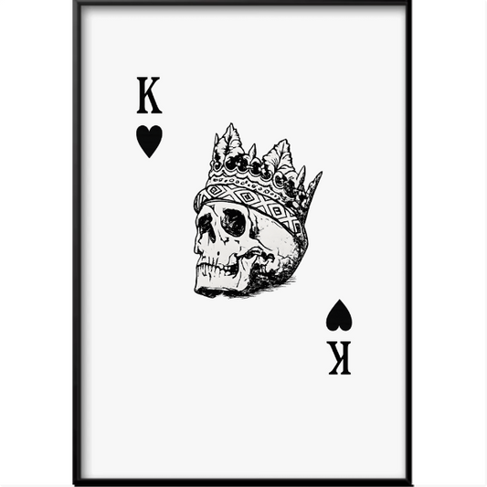 Quadro com estampa de uma caveira adornada por uma coroa detalhada, cercada por letras "K" estilizadas acompanhadas de símbolos de coração e espadas.