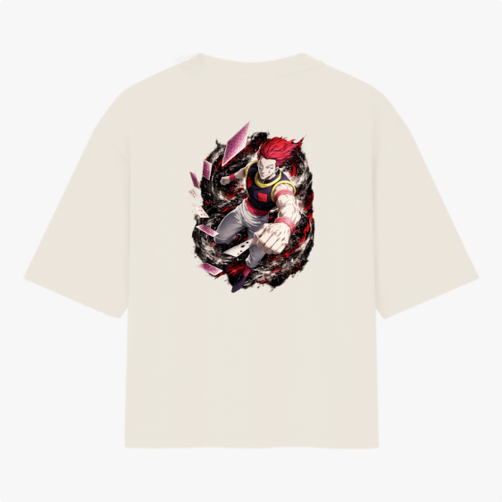 Camiseta com estampa frontal de texto estilizado com símbolos e estampa traseira de personagem em ação rodeado por cartas e efeitos dinâmicos.
