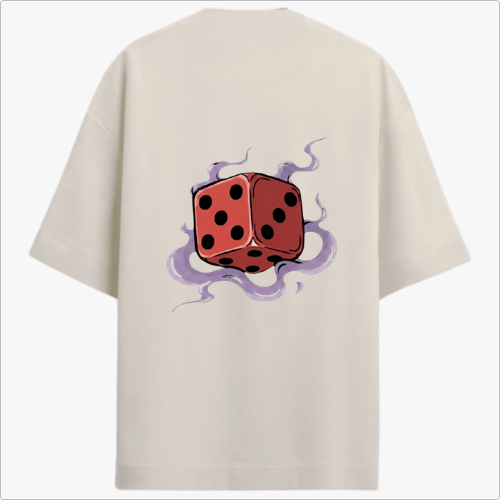 Camiseta com estampa frontal de linha abstrata com figura estilizada e estampa traseira de dado vermelho rodeado por fumaça em tons ondulantes.