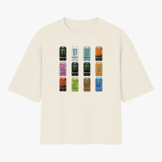 Camiseta com estampa frontal de 12 latas de energéticos dispostas em três linhas e quatro colunas, cada uma com um design e cores distintos.