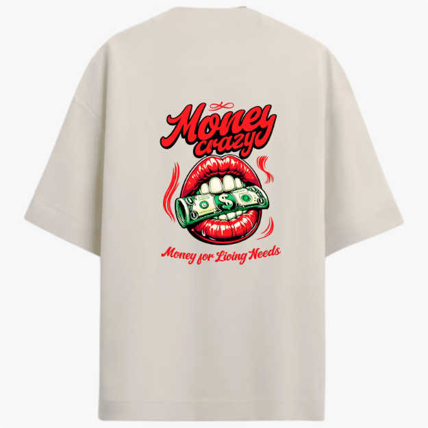 Camiseta com estampa traseira de lábios vermelhos segurando uma nota de dólar entre os dentes, acompanhada das frases "Money crazy" e "Money for Living Needs".