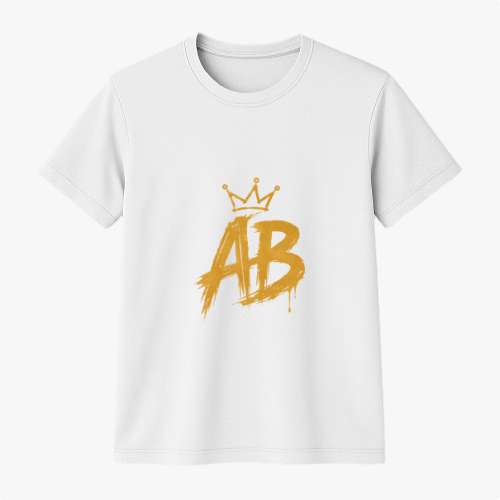 Camiseta com estampa frontal de letras estilizadas "AB" em traço de pincel, acompanhadas por uma coroa detalhada posicionada acima das letras.