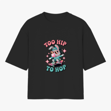 Camiseta com estampa frontal de coelho estilizado usando óculos, boné e skate, rodeado por estrelas e a frase "TOO HIP TO HOP" acima e abaixo.