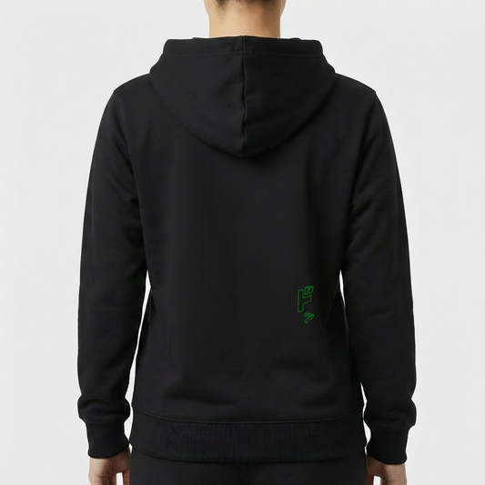 Moletom com estampa frontal de caracteres estilizados e estampa traseira de guerreiro empunhando espadas envolto em padrões dinâmicos e texturas vibrantes.