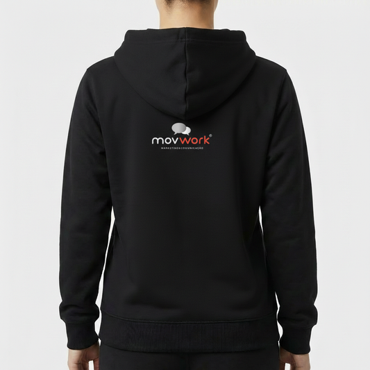 Moletom com estampa frontal de logotipo centralizado e texto cursivo, e estampa traseira idêntica, com ícone estilizado e fonte moderna.