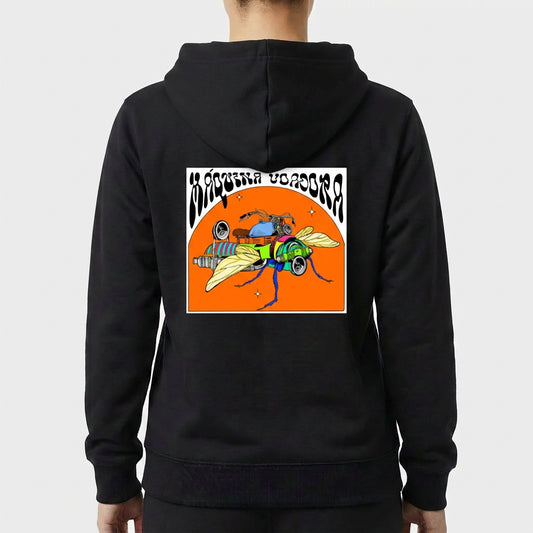 Moletom com estampa frontal de símbolo estilizado e texto pequeno, e estampa traseira destacando ilustração de uma máquina voadora com elementos coloridos.