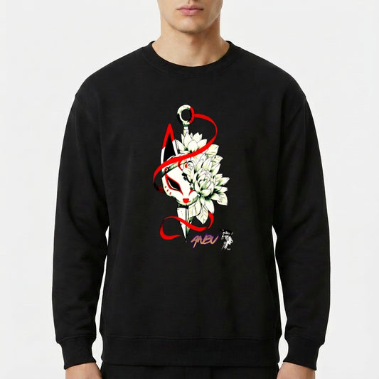 Moletom com estampa frontal de espada atravessando máscara kitsune, adornada com flores detalhadas, fio vermelho sinuoso e assinatura estilizada.