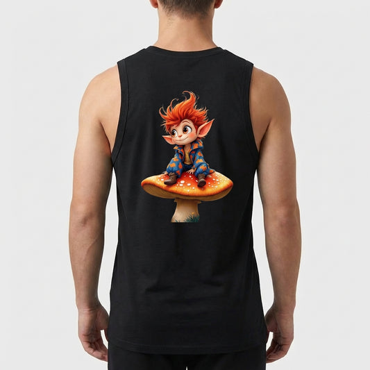 Regata com estampa frontal de garrafa com rótulo de cogumelo vermelho e estampa traseira de duende de cabelo vermelho sentado em cogumelo grande.