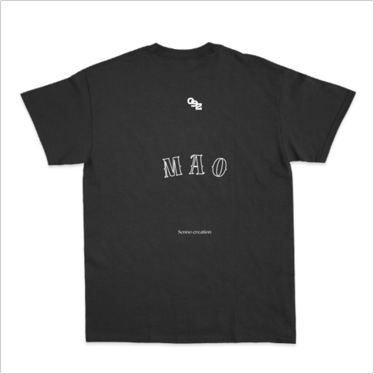 Camiseta com estampa frontal de "092" e "TEAM 092" em letras curvas e estampa traseira de "MAO" e "92" centralizados com "Semo-creation" abaixo.