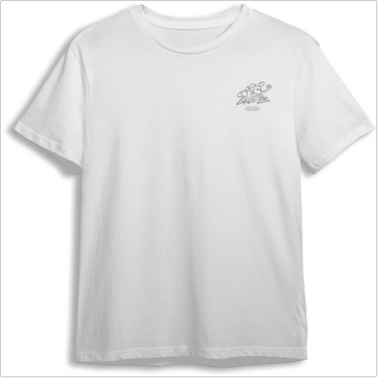 Camiseta com estampa frontal de desenho de personagem esportivo estilizado e estampa traseira com texto "Anti-Running Running Club" e mesmo desenho ampliado.