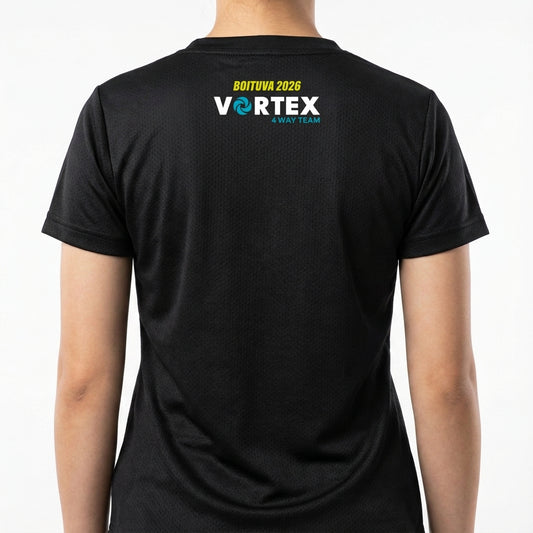 Camiseta com estampa frontal de texto estilizado "FEEL THE VORTEX!" e logo geométrico; estampa traseira de texto "BOTUVA 2026 VORTEX 4 WAY TEAM" com ícone gráfico.